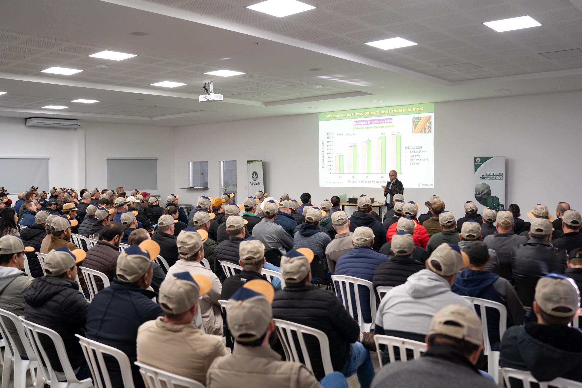 Charla de Claudinei Kappes sobre fertilidad de suelo en maíz segunda zafra